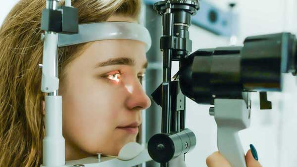 LASIK หรือ PRK: ทางเลือกไหนที่เหมาะกับคุณ? เปรียบเทียบข้อดีข้อเสีย เพื่อการตัดสินใจที่มั่นใจ